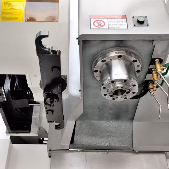 Высокоскоростной прецизионный вертикальный обрабатывающий центр с ЧПУ.